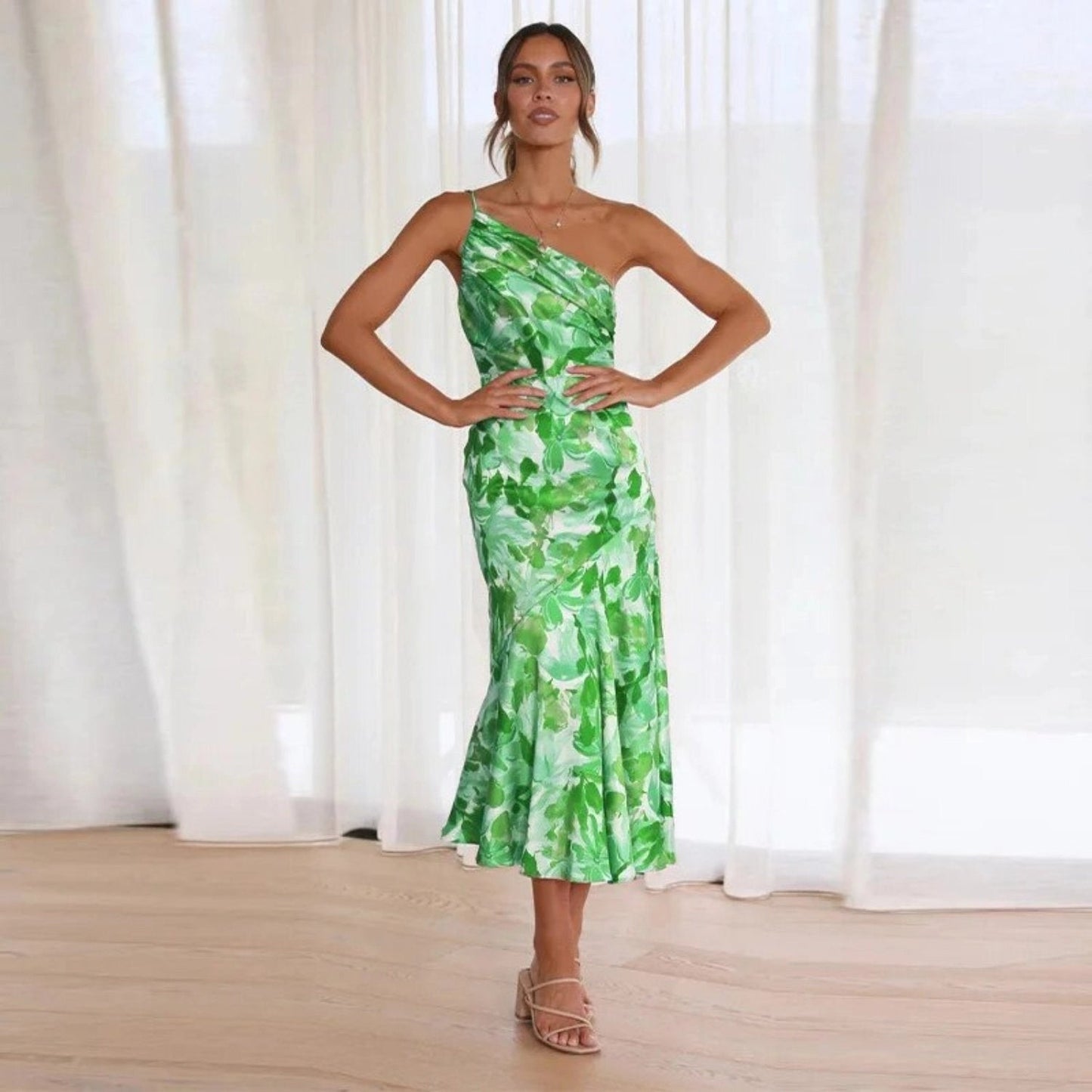 Sienna - Asymmetrisches Maxikleid mit floralem Muster für Damen