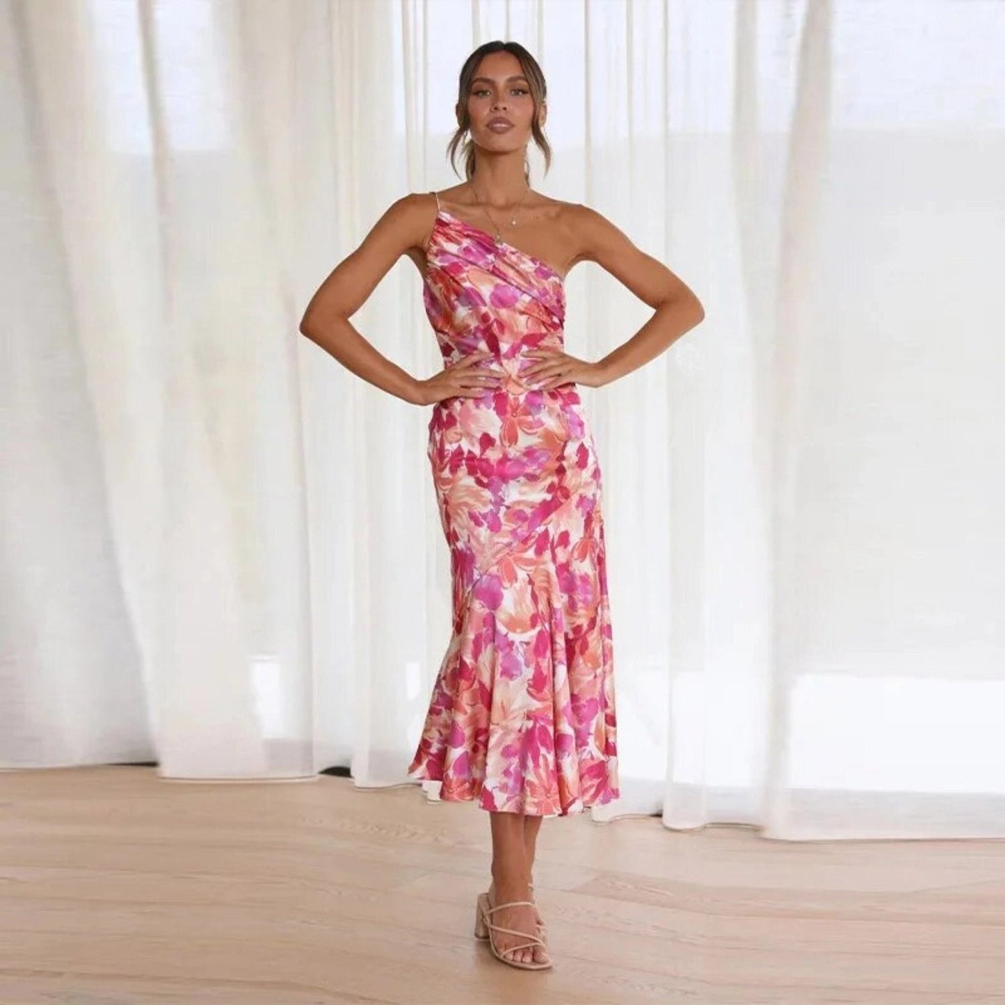 Sienna - Asymmetrisches Maxikleid mit floralem Muster für Damen